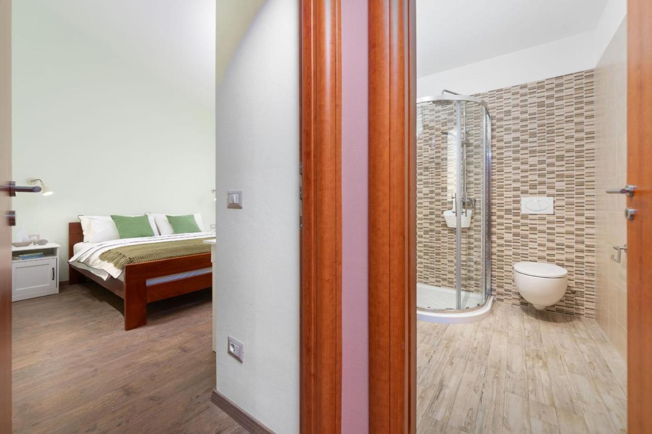 Apartment Karolina 2 Funtana Bagian luar foto